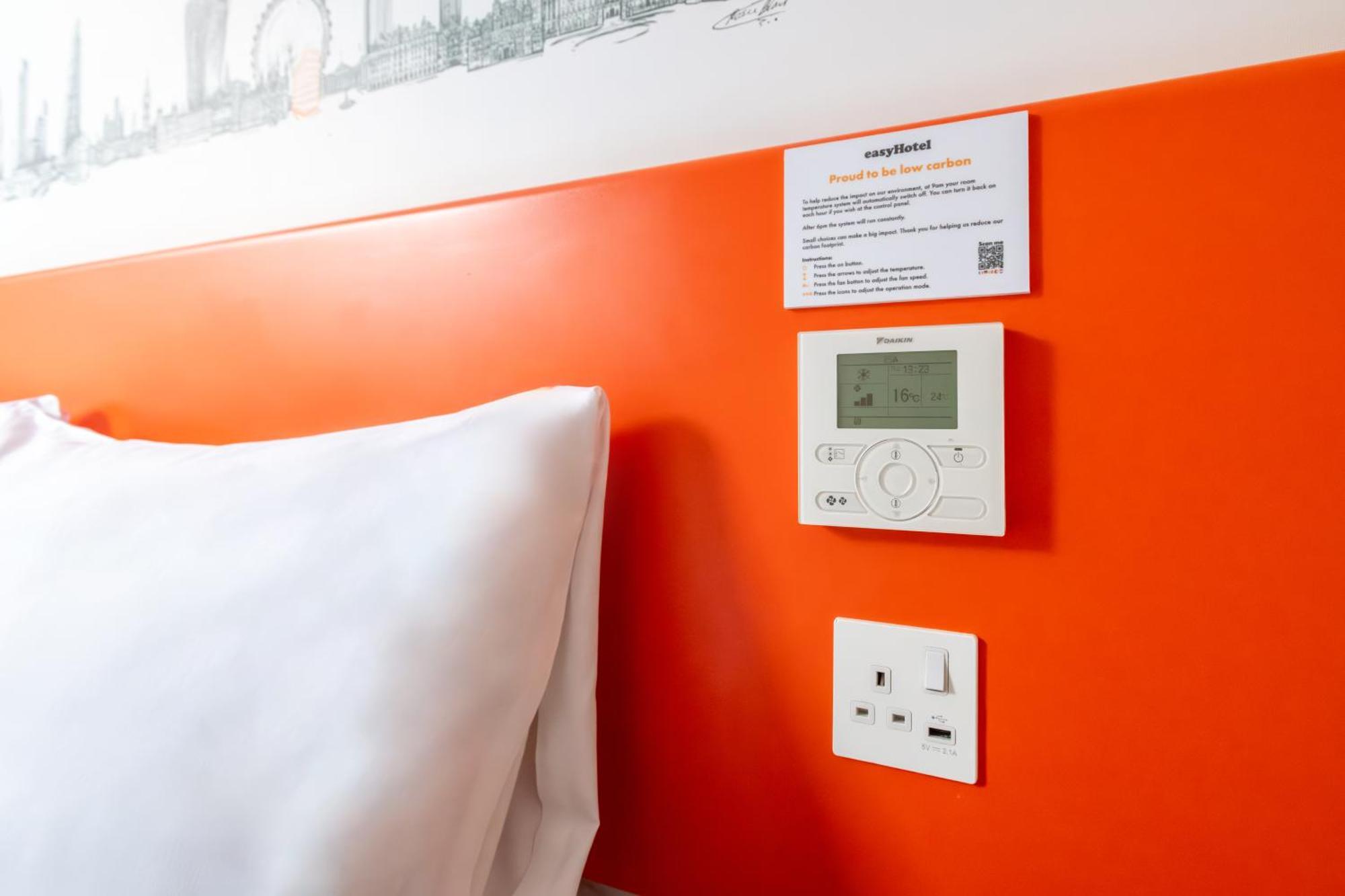 Easyhotel 2*