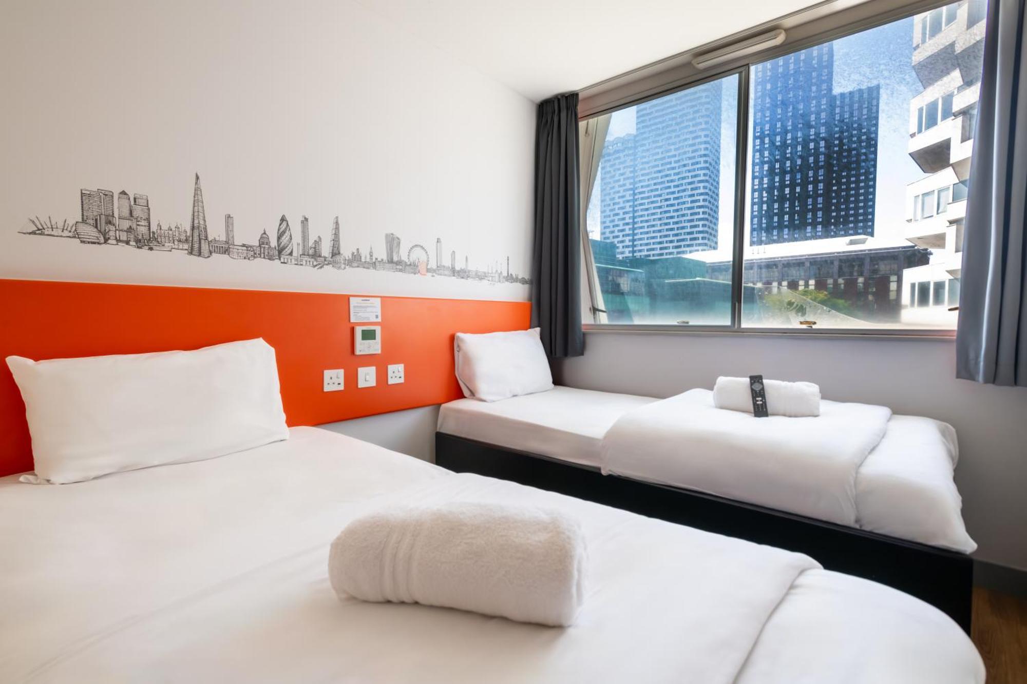 Easyhotel 2*