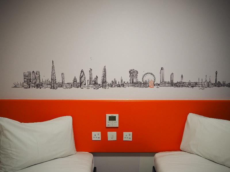 Easyhotel Hotel 2*